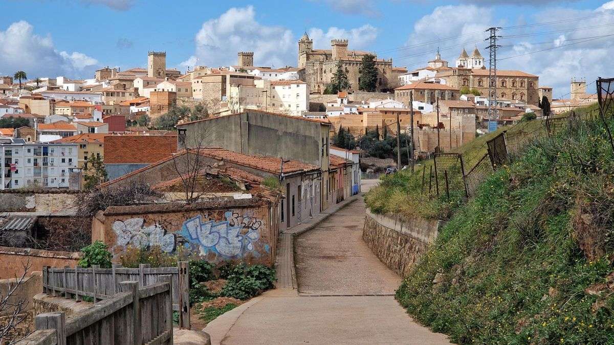 A1-167964518.jpg Calle Alto de fuente Fría. Edificaciones de esta vía se demolerán. / Lorenzo Cordero.